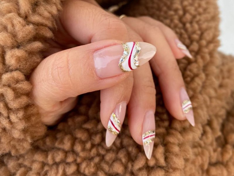 Amazon.com: Christmas Fake Nails Long Square Pink Press on Nails with  Sliver Snowflake Design Coffin Full Cover False Nails Acrylic Nail Tips  Artificial Glue on Nails for Women Girls Christmas Nail Decors